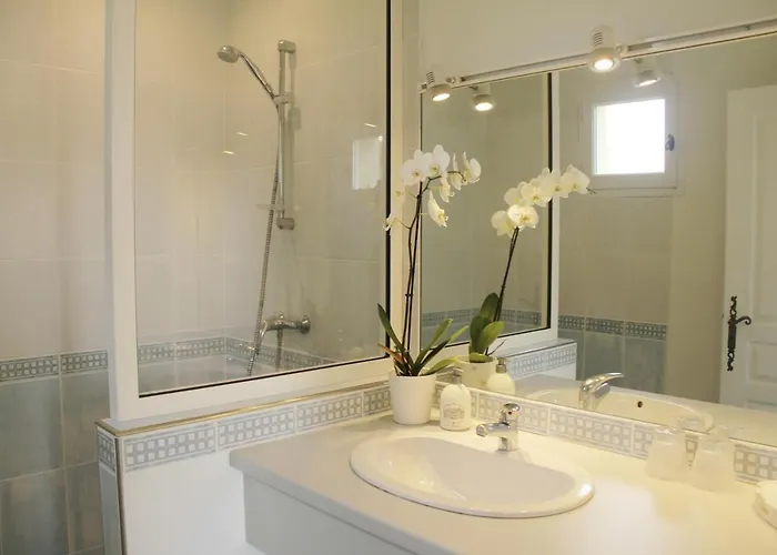 Ferienpark Au Petit Bernerot - Les De L'arbre Voyageur Eauze