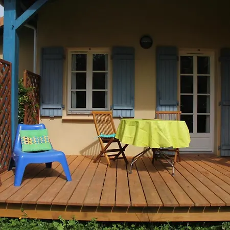 홀리데이파크 Au Petit Bernerot - Les De L'arbre Voyageur