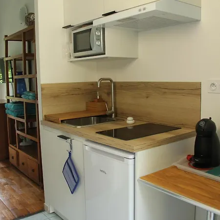 홀리데이파크 Au Petit Bernerot - Les De L'arbre Voyageur *