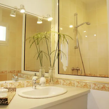 Au Petit Bernerot - Les De L'arbre Voyageur 에오즈